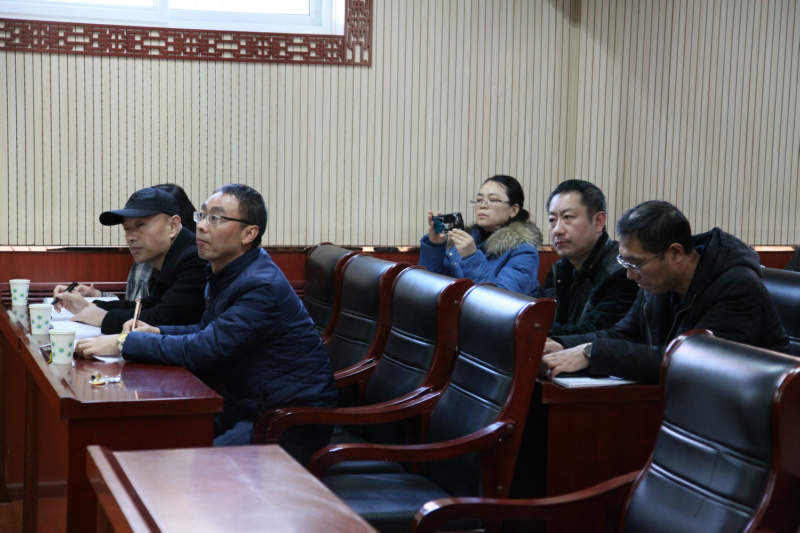 4校长团成员认真听讲座_1.jpg