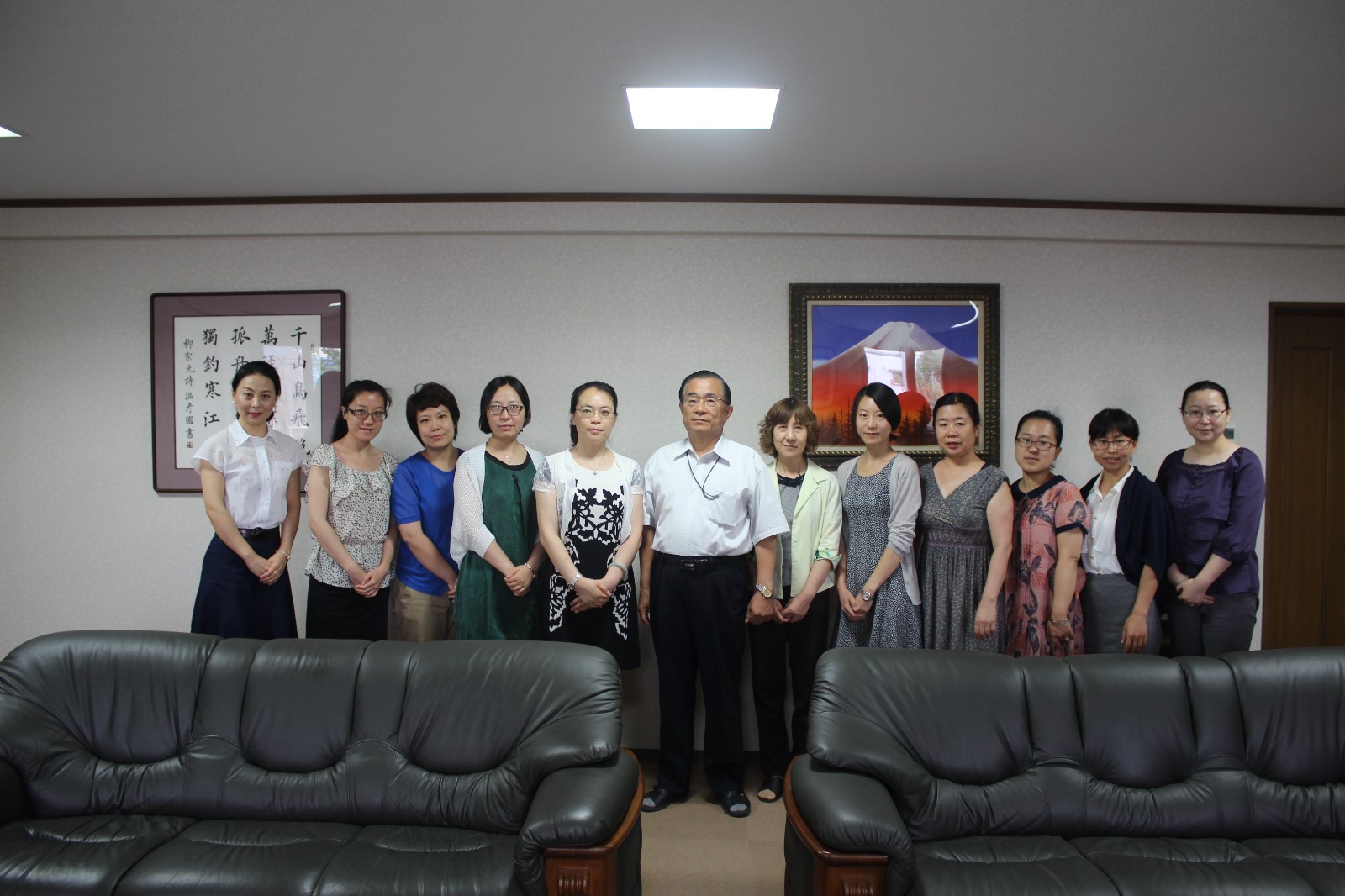 2014年7月22日，与关西语言学院松尾理事长及部分教师合影.jpg