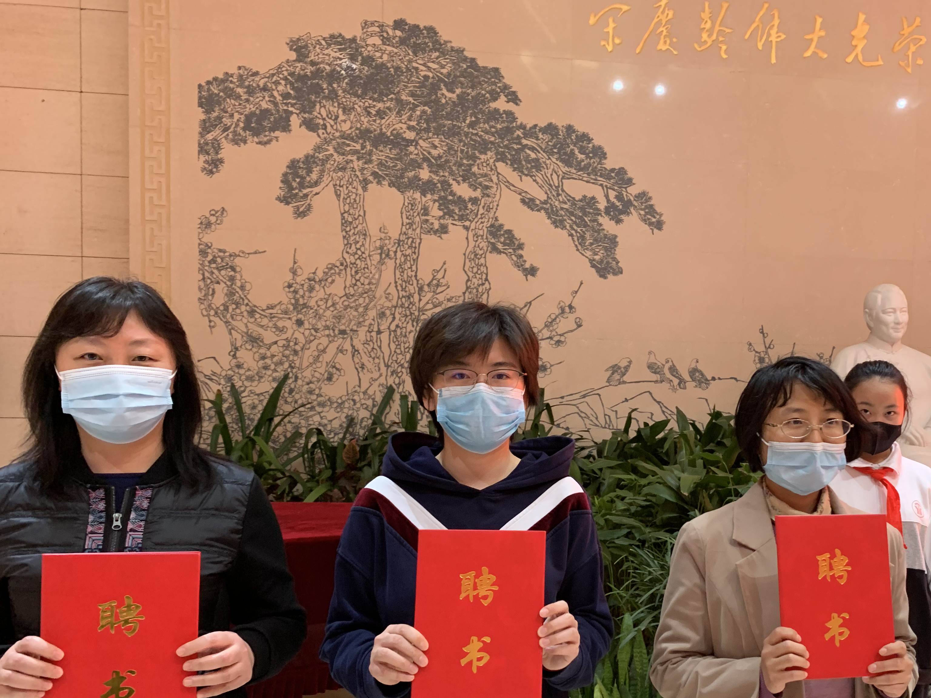 4.初一年级辅导员接受聘书.jpg