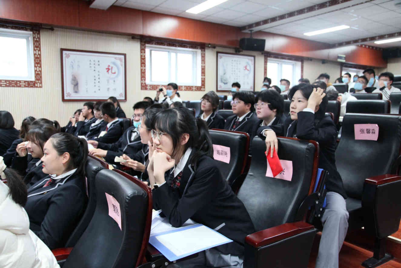 11、观看成长视频“感恩时光 赋能未来”.jpg