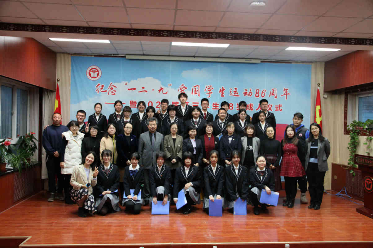 15、校领导、高三师生合影留念.jpg