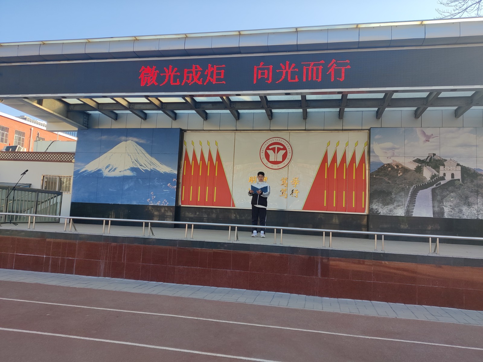 高二2班 许家宁.jpg